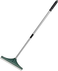 Rulos escarificadores y peines para césped artificial: ¿cuál elegir?